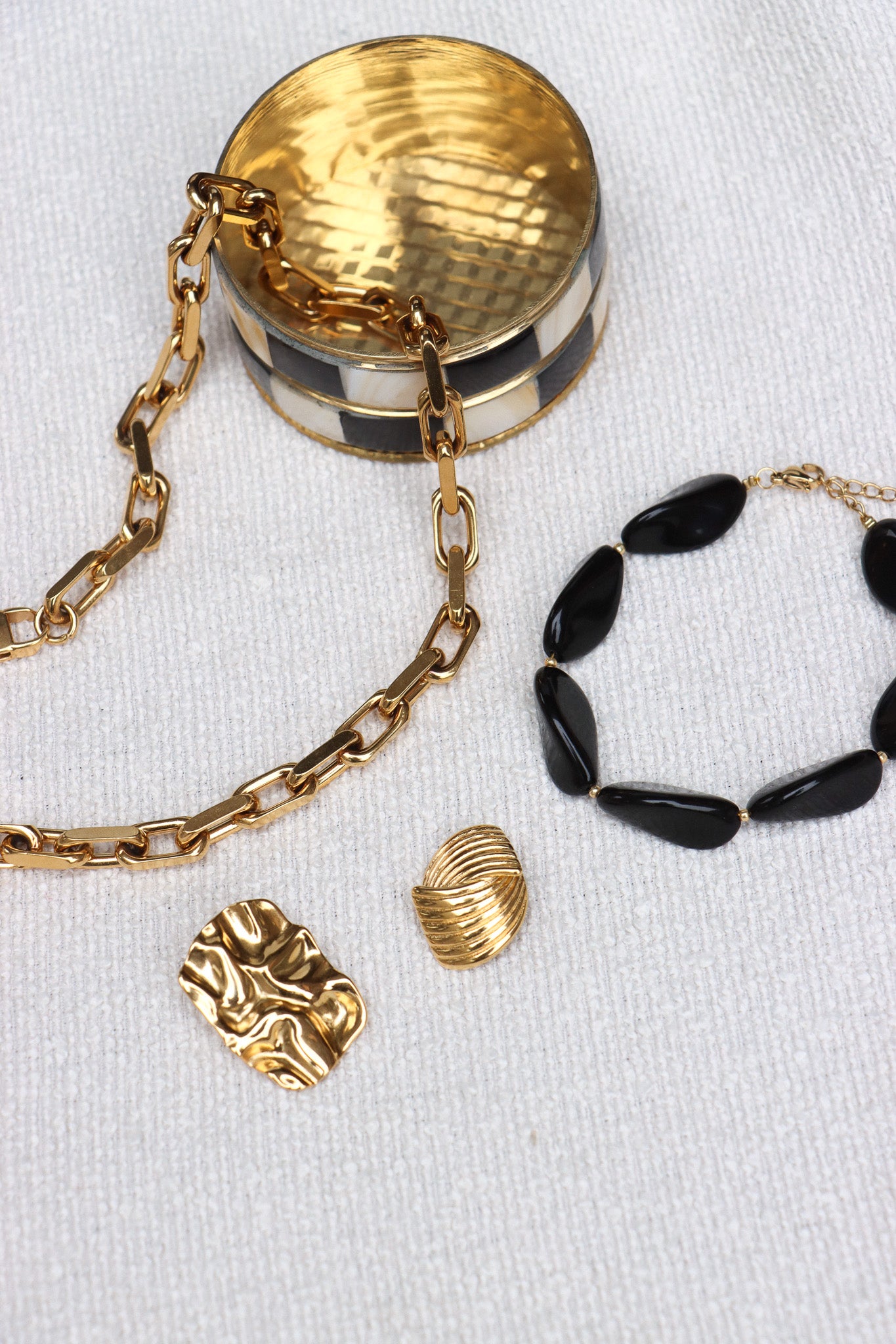 Bold chain necklace