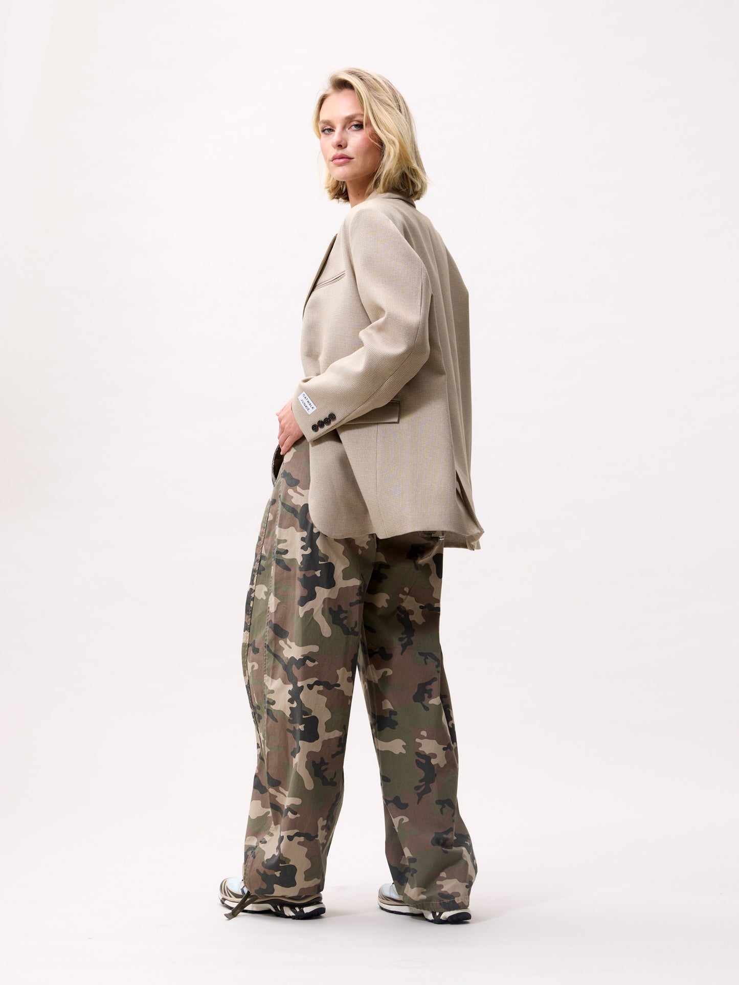 Catwalk Junkie - Oversized check blazer - Coffee Bean