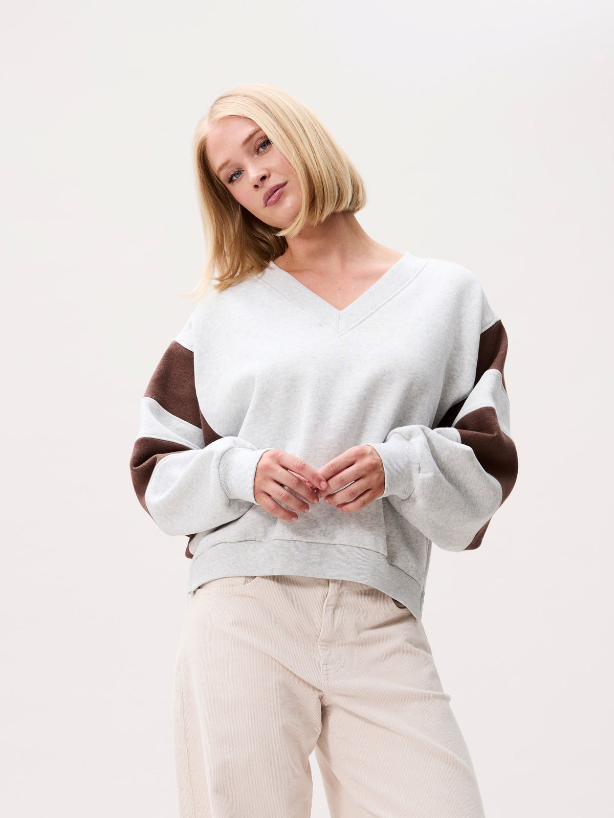 Catwalk Junkie - Sporty Vneck sweater - Grijs
