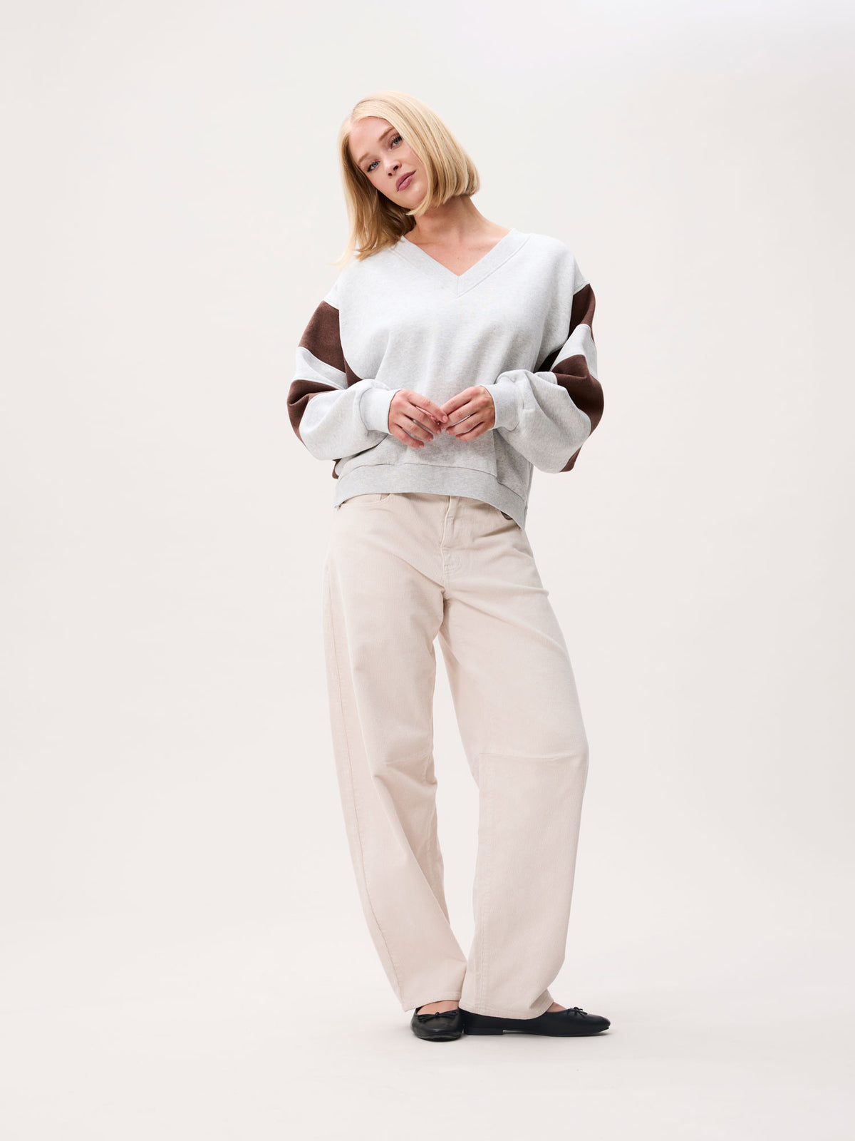 Catwalk Junkie - Sporty Vneck sweater - Grijs