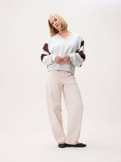 Catwalk Junkie - Sporty Vneck sweater - Grijs