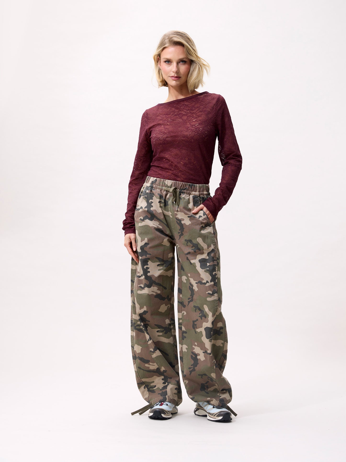 Catwalk Junkie - Lace Longsleeve - Merlot