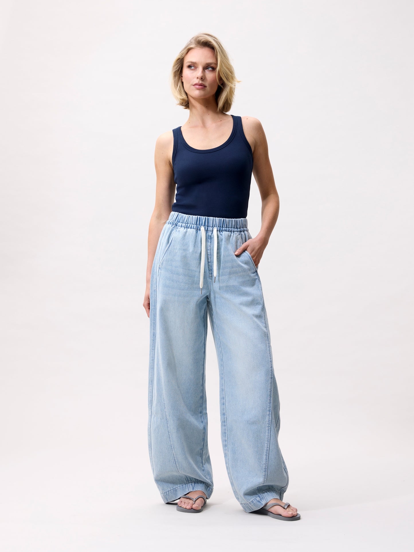 Barrel fit jogger