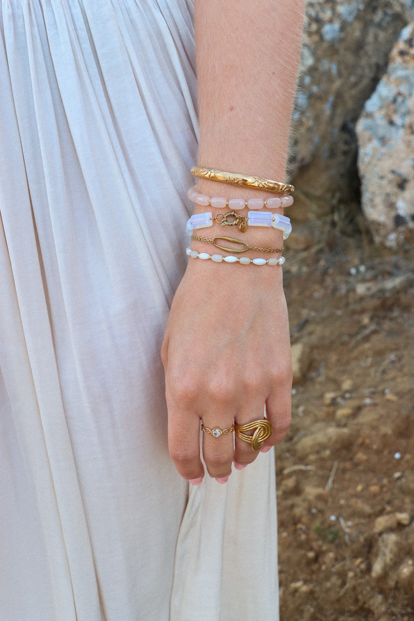 Natural beads bracelet gold