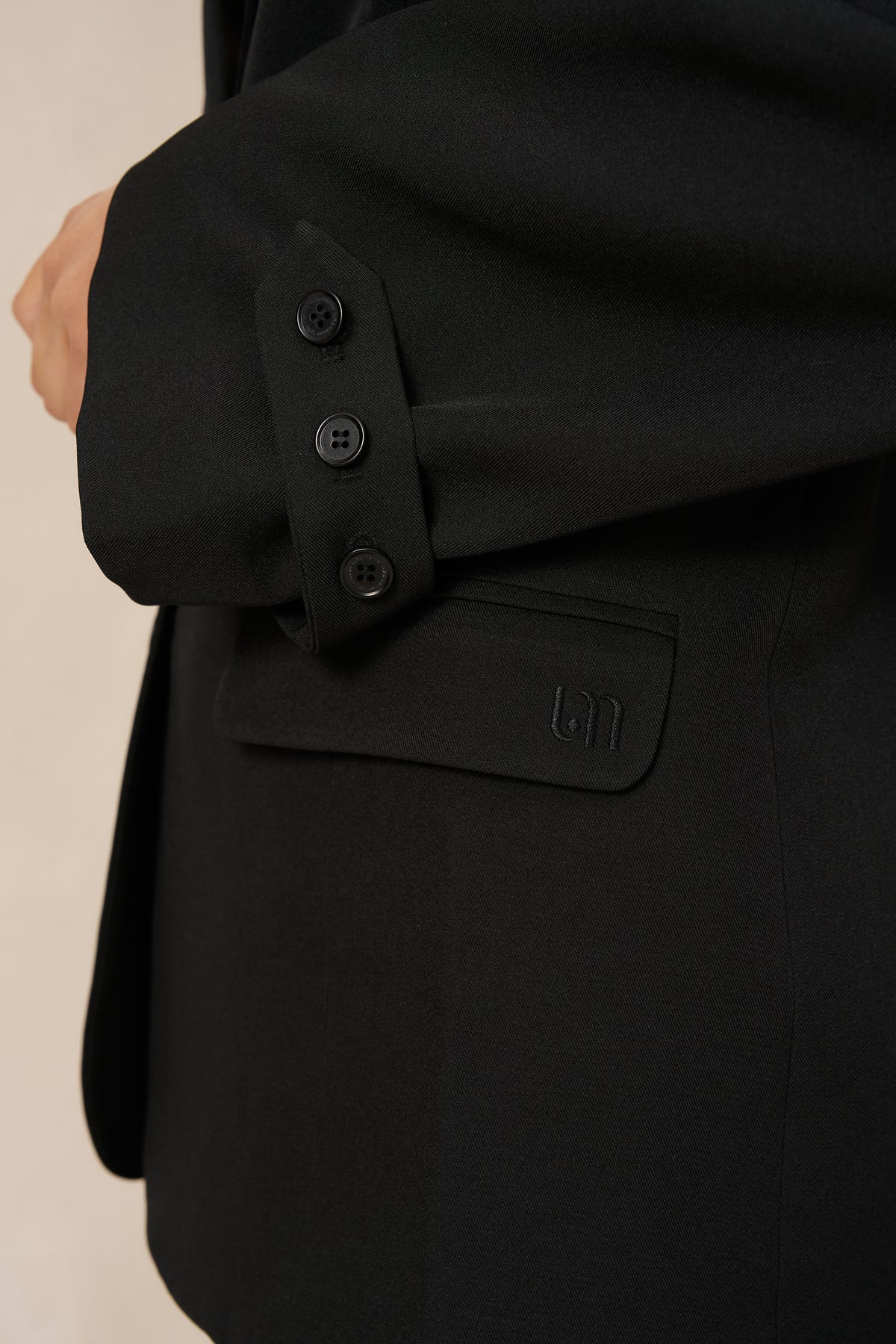 Lofty Manner - Blazer Jadie Strap Detail - Zwart